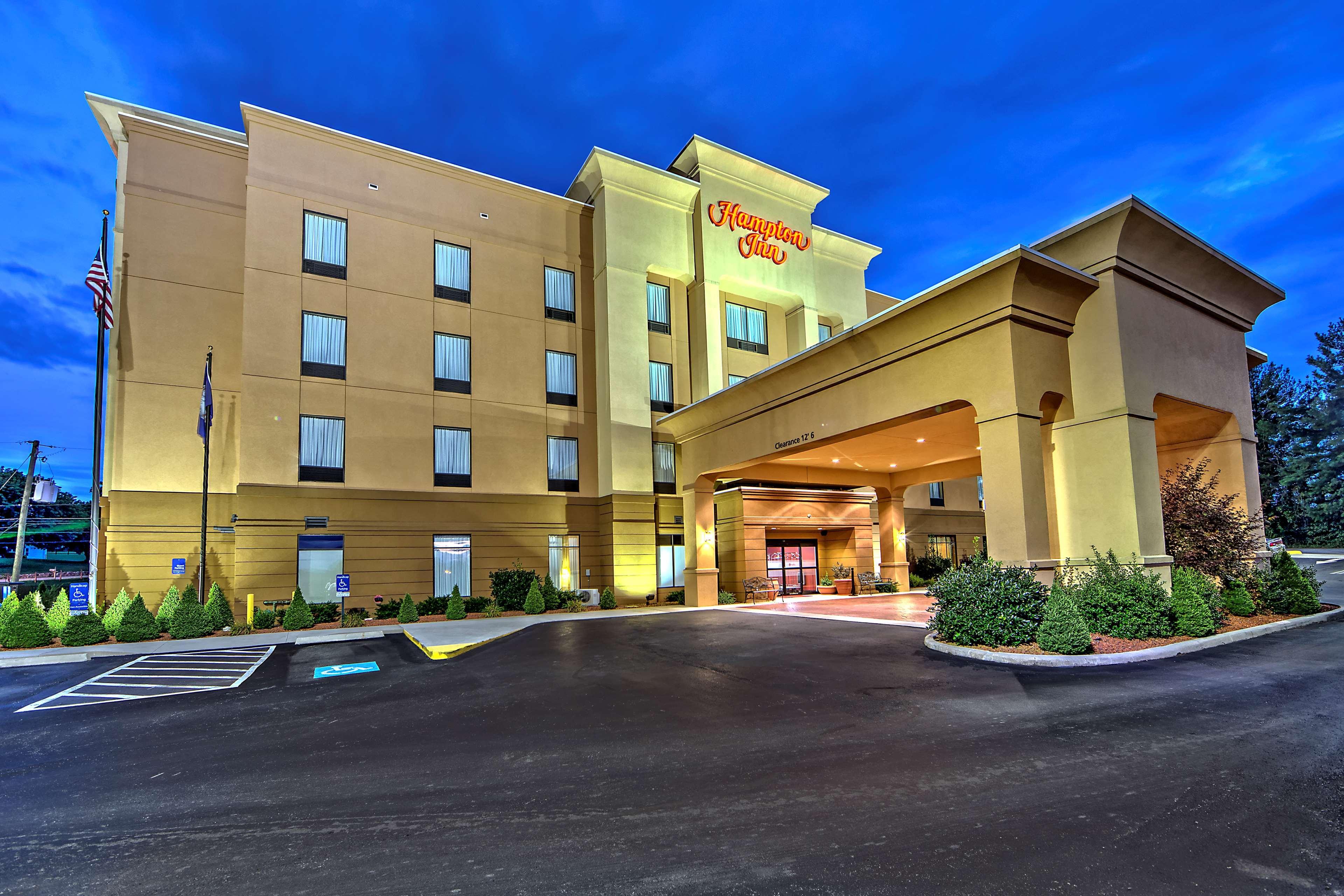 Hampton Inn Galax Экстерьер фото