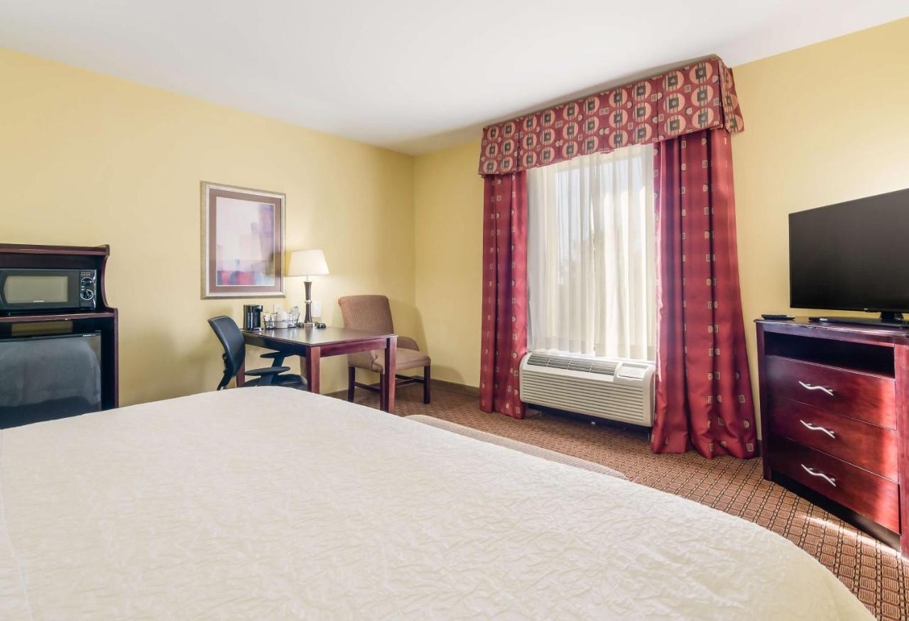 Hampton Inn Galax Экстерьер фото